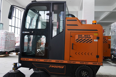 榮事達(dá)駕駛式掃地機 榮事達(dá)駕駛式掃地機.jpg